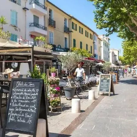 Appartamento Authentique Au Centre D'antibes *