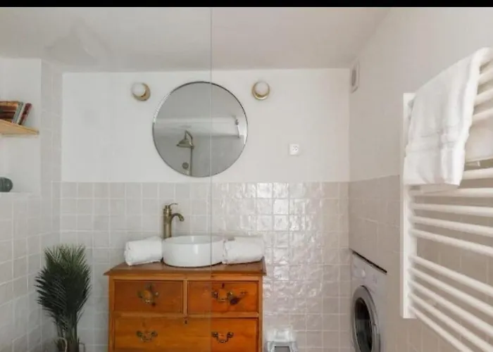 Apartment Authentique Au Centre D'antibes Antibes