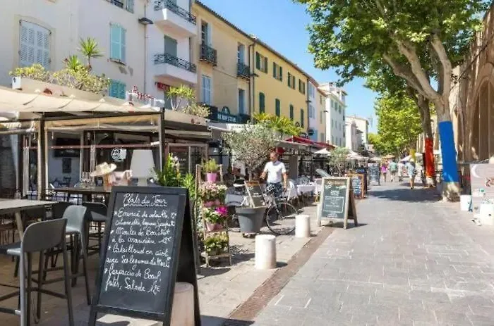 Appartamento Authentique Au Centre D'antibes *